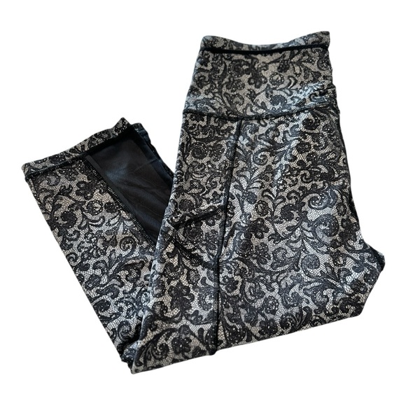 Lululemon Outrun 17" Crop Mini Cinder Lace pattern - Picture 7 of 16